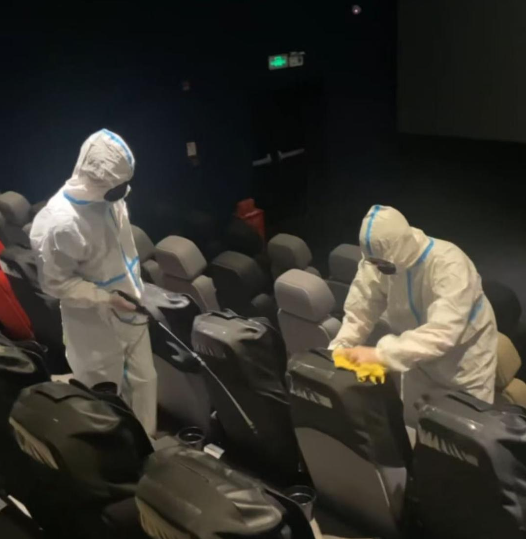 椅上布满白色虫卵当地影院回应冰球突破爆百万大奖女子发现座(图2)